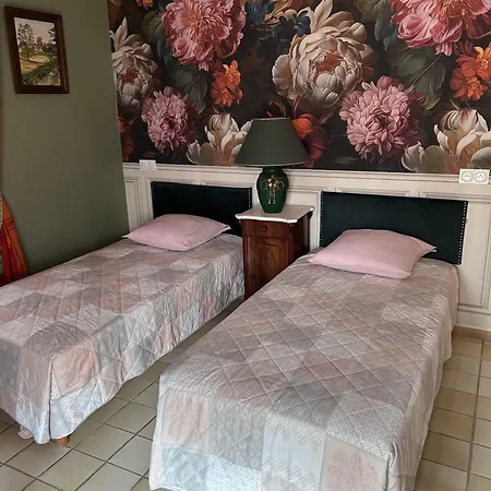 Guest house Manoir De La Gravette, Maison & Table D'hotes *