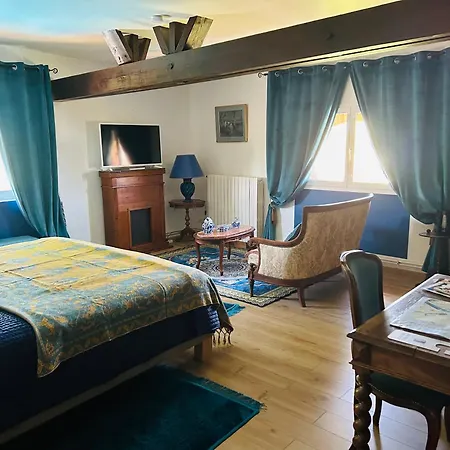 Гостевой дом Manoir De La Gravette Authentic French Manor Experience Монтобан