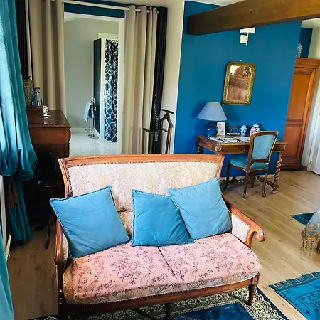 Manoir De La Gravette, Manoir Et Table D'hotes * Montauban