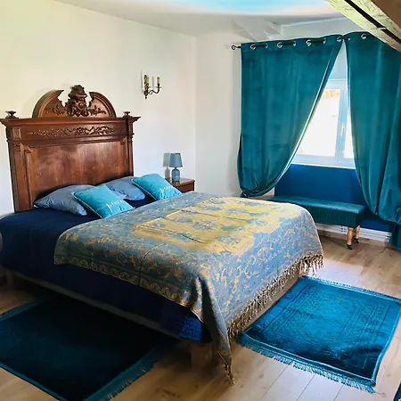 Manoir De La Gravette, Manoir Et Table D'hotes