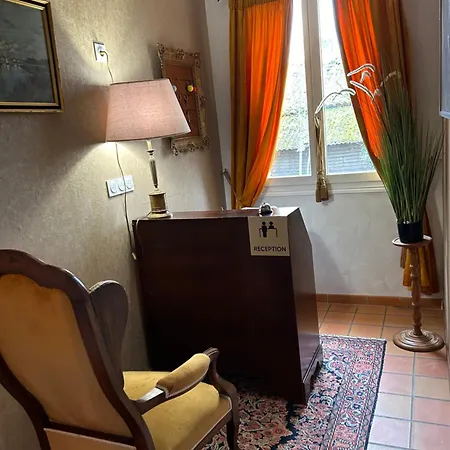 Manoir De La Gravette, Manoir Et Table D'hotes *