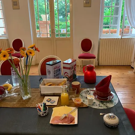 Manoir De La Gravette, Maison & Table D'hotes * Монтобан